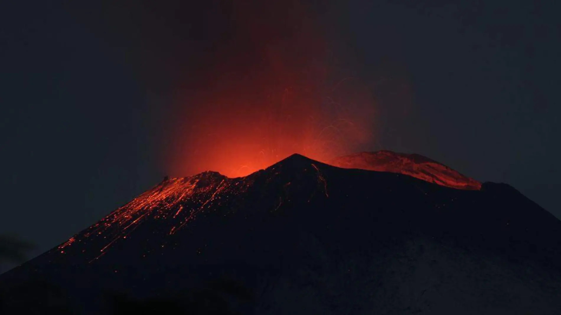 Tras la reciente actividad del volcán Popocatépetl desde la noche del viernes y la madrugada del sábado comenzaron a compartirse gran cantidad de fotografías y videos